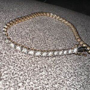 DIAMOND
BRACELET 10KY